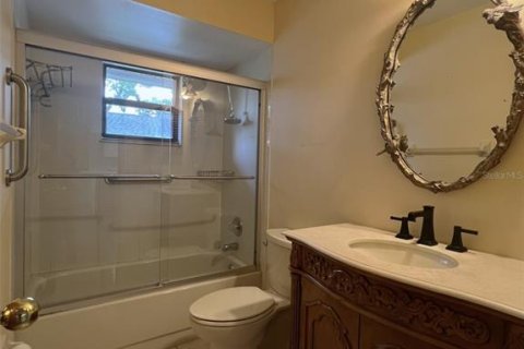 House in Temple Terrace, Florida 3 bedrooms, 186.36 sq.m. № 2199365 - photo 15