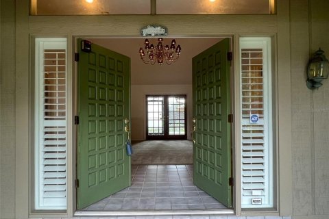 House in Temple Terrace, Florida 3 bedrooms, 186.36 sq.m. № 2199365 - photo 2