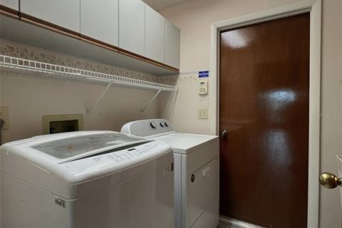 House in Temple Terrace, Florida 3 bedrooms, 186.36 sq.m. № 2199365 - photo 12