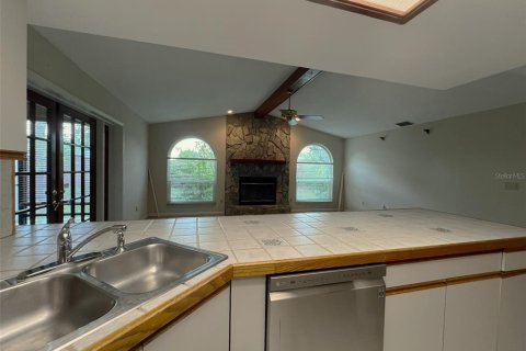 House in Temple Terrace, Florida 3 bedrooms, 186.36 sq.m. № 2199365 - photo 11