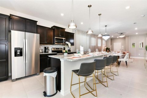 House in Davenport, Florida 5 bedrooms, 243.59 sq.m. № 2233032 - photo 8