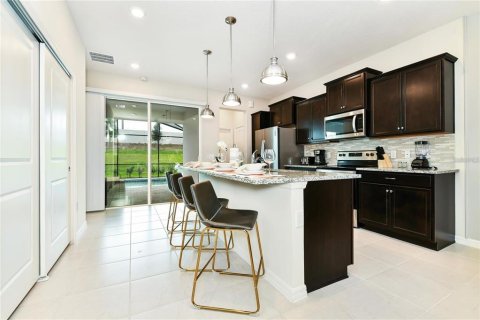 House in Davenport, Florida 5 bedrooms, 243.59 sq.m. № 2233032 - photo 9