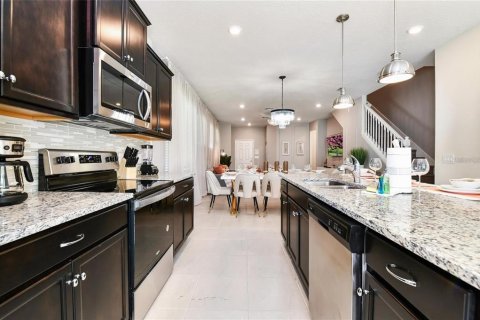 House in Davenport, Florida 5 bedrooms, 243.59 sq.m. № 2233032 - photo 7