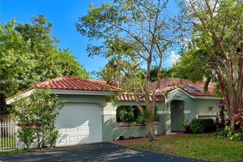 Villa ou maison à vendre à Weston, Floride: 3 chambres, 128.21 m2 № 1970401 - photo 1
