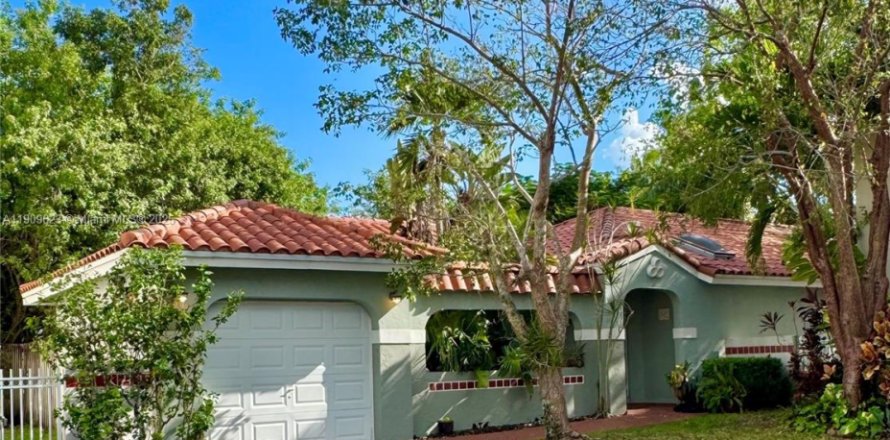 Villa ou maison à Weston, Floride 3 chambres, 128.21 m2 № 1970401