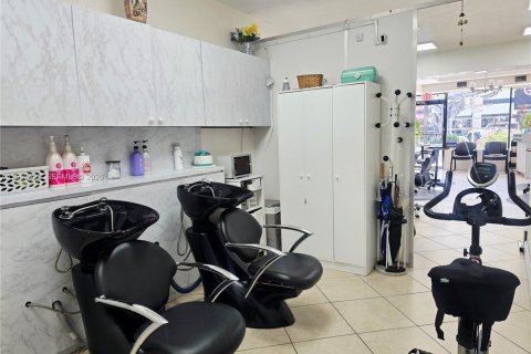 Commercial property in Miami, Florida № 2025747 - photo 5