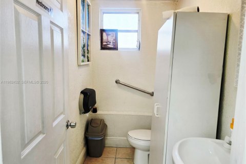 Commercial property in Miami, Florida № 2025747 - photo 8