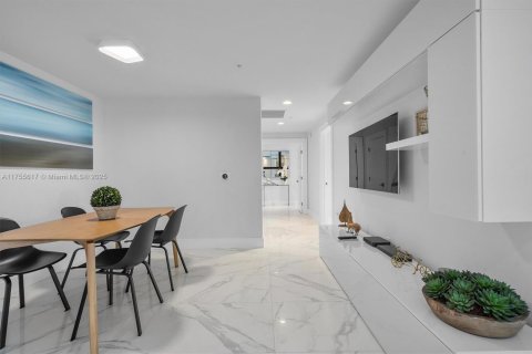 Condominio en venta en North Miami Beach, Florida, 3 dormitorios, 199.93 m2 № 1864987 - foto 27