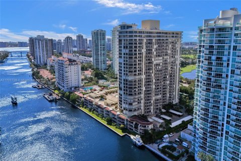 Condo in Aventura, Florida, 2 bedrooms  № 1811169 - photo 1