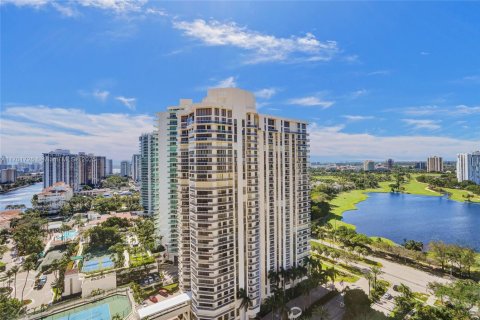 Condo in Aventura, Florida, 2 bedrooms  № 1811169 - photo 28