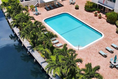 Copropriété à louer à Hallandale Beach, Floride: 1 chambre, 85.93 m2 № 2091373 - photo 21