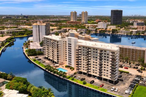 Copropriété à louer à Hallandale Beach, Floride: 1 chambre, 85.93 m2 № 2091373 - photo 5