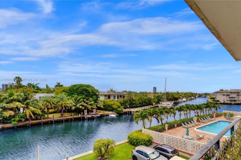 Copropriété à louer à Hallandale Beach, Floride: 1 chambre, 85.93 m2 № 2091373 - photo 25