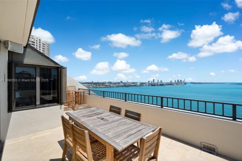 Снять в аренду кондоминиум в Майами, Флорида 3 спальни, 284.75м2, № 1946956 - фото 16