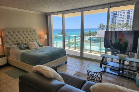 Condominio en alquiler en Hollywood, Florida, 44.78 m2 № 1977576 - foto 18
