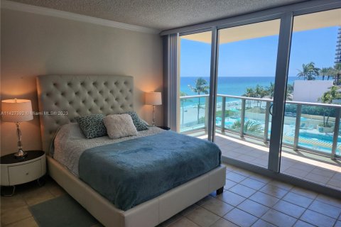 Condominio en alquiler en Hollywood, Florida, 44.78 m2 № 1977576 - foto 16