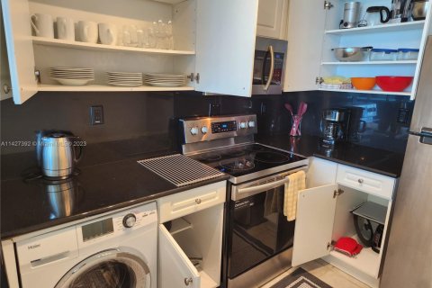 Condominio en alquiler en Hollywood, Florida, 44.78 m2 № 1977576 - foto 2