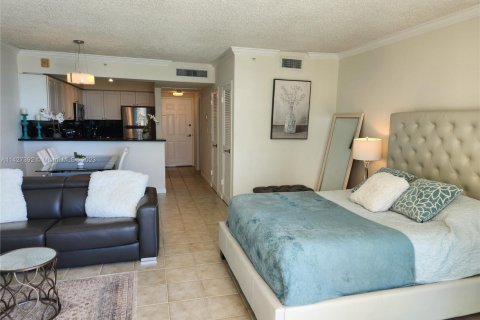 Condominio en alquiler en Hollywood, Florida, 44.78 m2 № 1977576 - foto 10