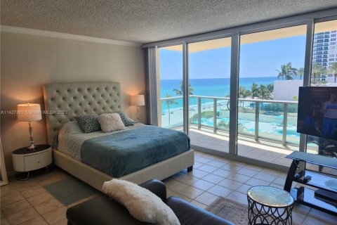 Condominio en alquiler en Hollywood, Florida, 44.78 m2 № 1977576 - foto 25