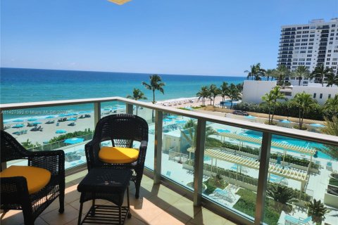 Condominio en alquiler en Hollywood, Florida, 44.78 m2 № 1977576 - foto 3