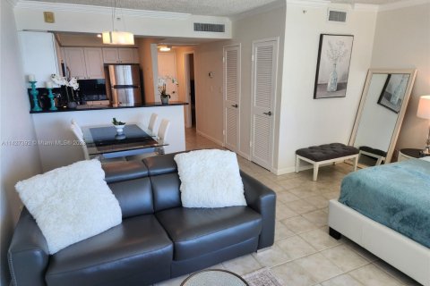 Condominio en alquiler en Hollywood, Florida, 44.78 m2 № 1977576 - foto 17