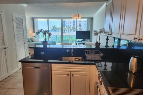 Condominio en alquiler en Hollywood, Florida, 44.78 m2 № 1977576 - foto 15