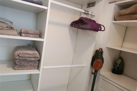 Condominio en alquiler en Hollywood, Florida, 44.78 m2 № 1977576 - foto 8