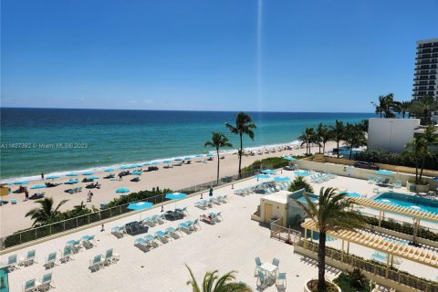 Condominio en alquiler en Hollywood, Florida, 44.78 m2 № 1977576 - foto 24