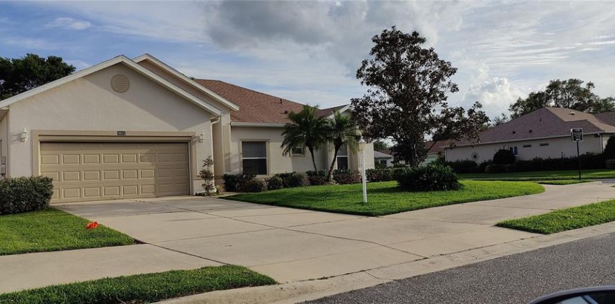 Villa ou maison à Leesburg, Floride 2 chambres, 152.64 m2 № 1720555