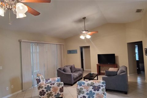 Villa ou maison à louer à Leesburg, Floride: 2 chambres, 152.64 m2 № 1720555 - photo 4