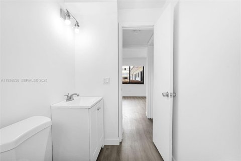 Apartamento en alquiler en North Miami, Florida, 2 dormitorios, 102.19 m2 № 1987481 - foto 12