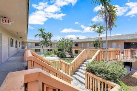 Apartamento en alquiler en North Miami, Florida, 2 dormitorios, 102.19 m2 № 1987481 - foto 27