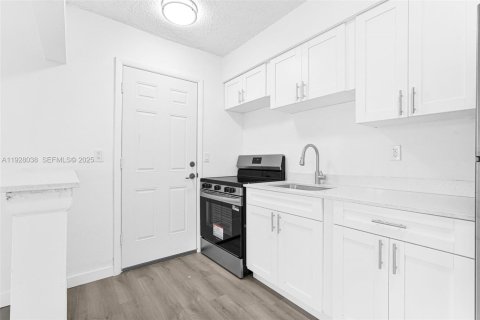 Apartamento en alquiler en North Miami, Florida, 2 dormitorios, 102.19 m2 № 1987481 - foto 4