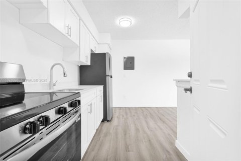 Apartamento en alquiler en North Miami, Florida, 2 dormitorios, 102.19 m2 № 1987481 - foto 10