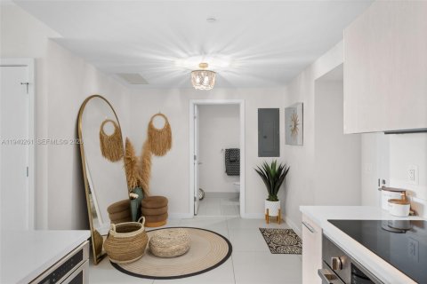 Condominio en alquiler en Miami, Florida, 1 dormitorio, 61.5 m2 № 2088627 - foto 3