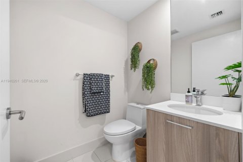 Condominio en alquiler en Miami, Florida, 1 dormitorio, 61.5 m2 № 2088627 - foto 4