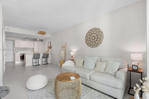 Condominio en alquiler en Miami, Florida, 1 dormitorio, 61.5 m2 № 2088627 - foto 10