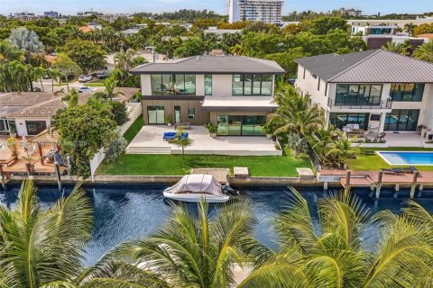 Villa ou maison à vendre à North Miami, Floride: 4 chambres № 1966330 - photo 1