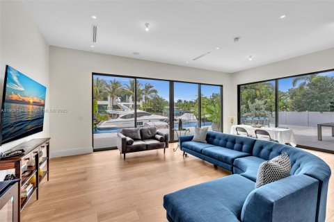 Villa ou maison à vendre à North Miami, Floride: 4 chambres № 1966330 - photo 13