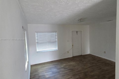 Apartamento en alquiler en St. Lucie, Florida, 2 dormitorios, 90.3 m2 № 2029741 - foto 3