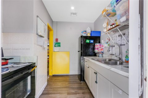 Commercial property in Miami Gardens, Florida № 1963735 - photo 24