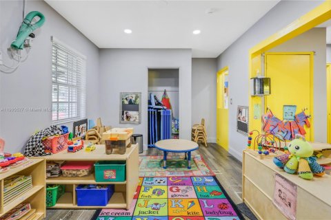 Commercial property in Miami Gardens, Florida № 1963735 - photo 17