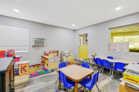 Commercial property in Miami Gardens, Florida № 1963735 - photo 15