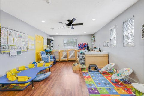 Commercial property in Miami Gardens, Florida № 1963735 - photo 18