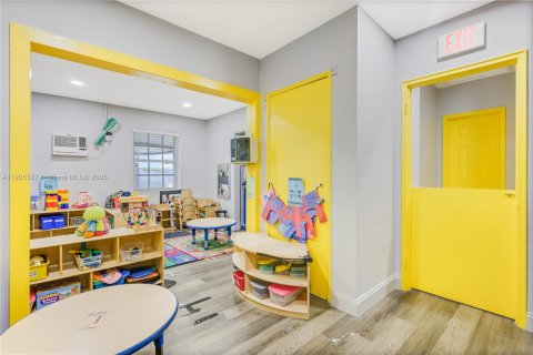 Commercial property in Miami Gardens, Florida № 1963735 - photo 13