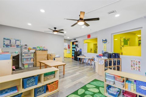 Commercial property in Miami Gardens, Florida № 1963735 - photo 5