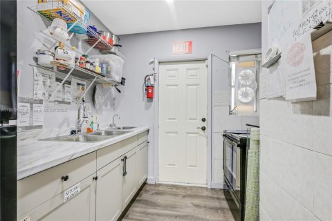 Commercial property in Miami Gardens, Florida № 1963735 - photo 25