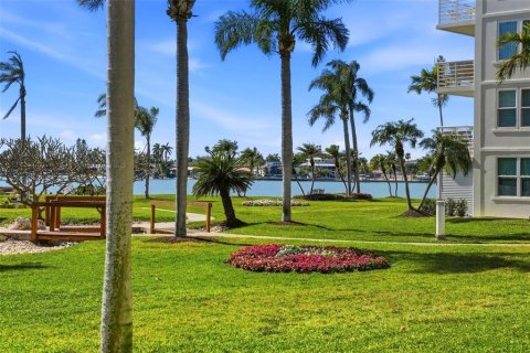 Copropriété à vendre à Saint Petersburg, Floride: 2 chambres, 107.77 m2 № 2098215 - photo 11