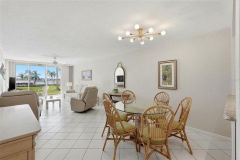 Copropriété à vendre à Saint Petersburg, Floride: 2 chambres, 107.77 m2 № 2098215 - photo 8