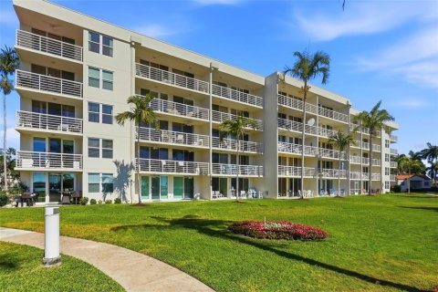 Condominio en Saint Petersburg, Florida, 2 dormitorios  № 2098215